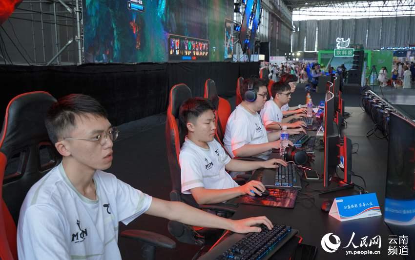 并通过赛事 并通过赛事